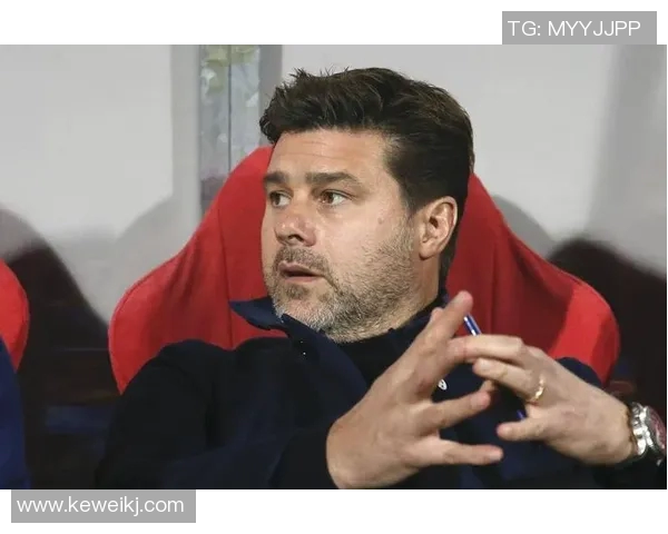 足球明星化身路人甲展现真实生活中的幽默与温暖