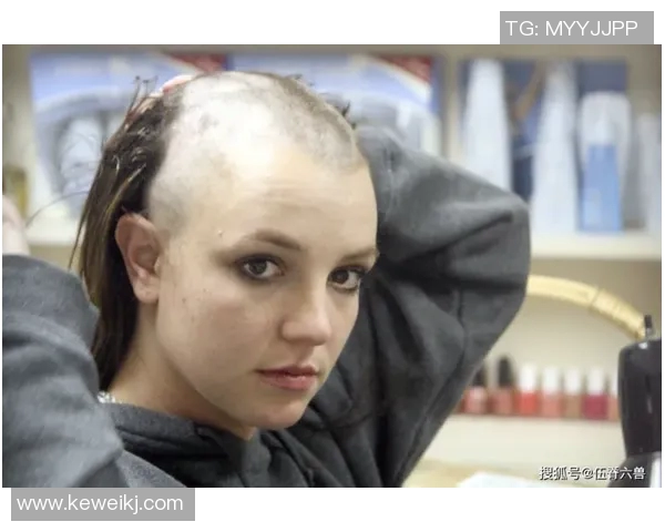 俄罗斯篮球明星布兰妮的传奇故事与赛场风采揭秘